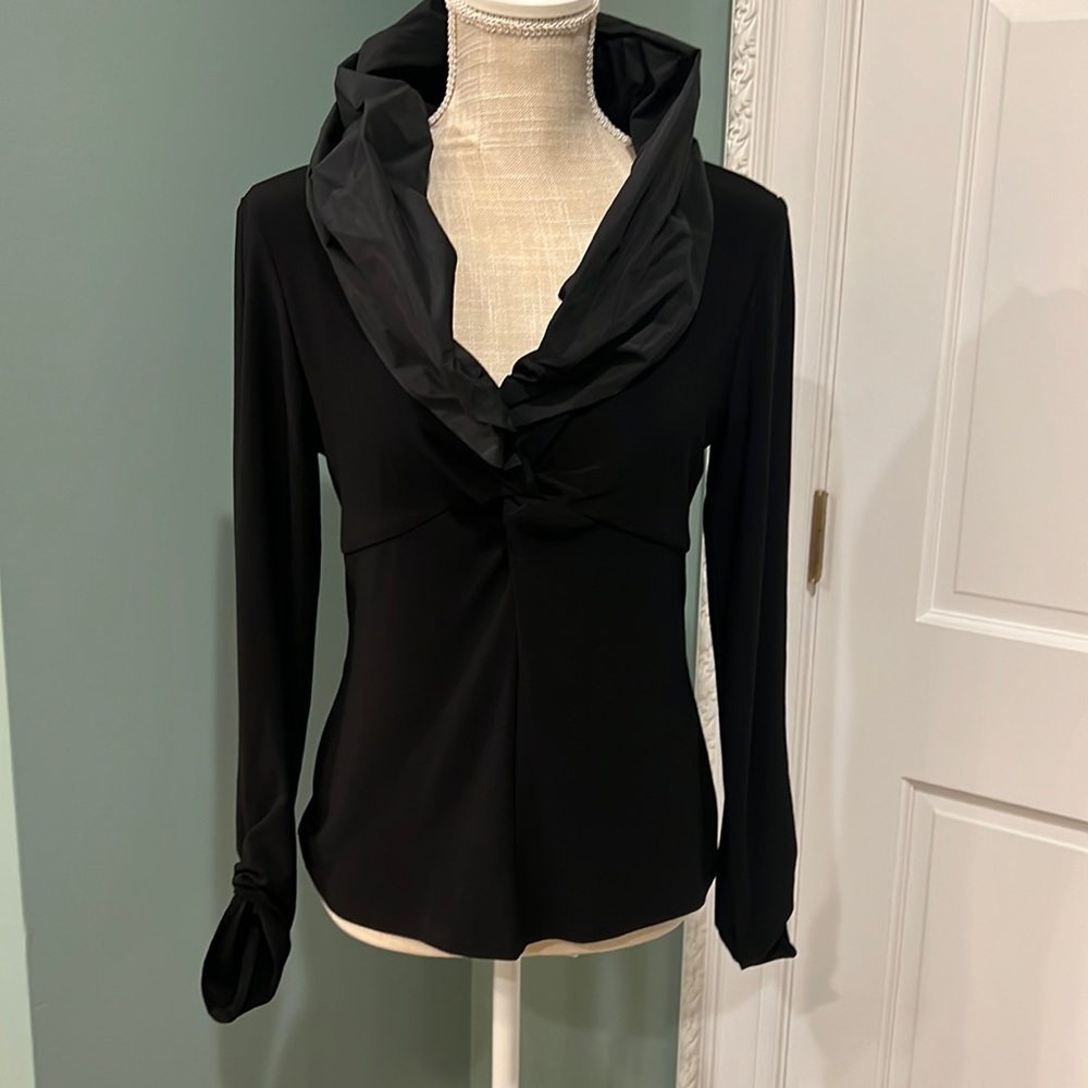 Joseph Ribkoff black stretch top w/ taffet-like collar and rouched sleeve. Sz 12